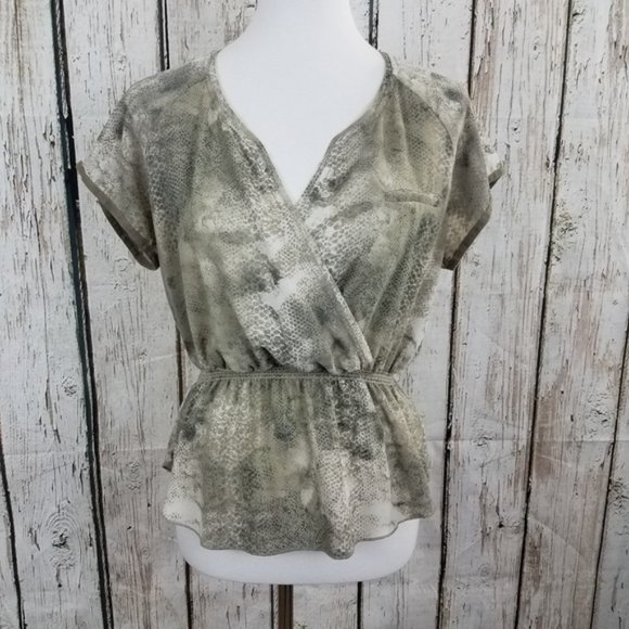 Aritzia Wilfred Blouse Faux Wrap Short Sleeve L - Picture 1 of 7